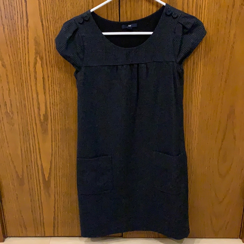Black gap short sleeved dress